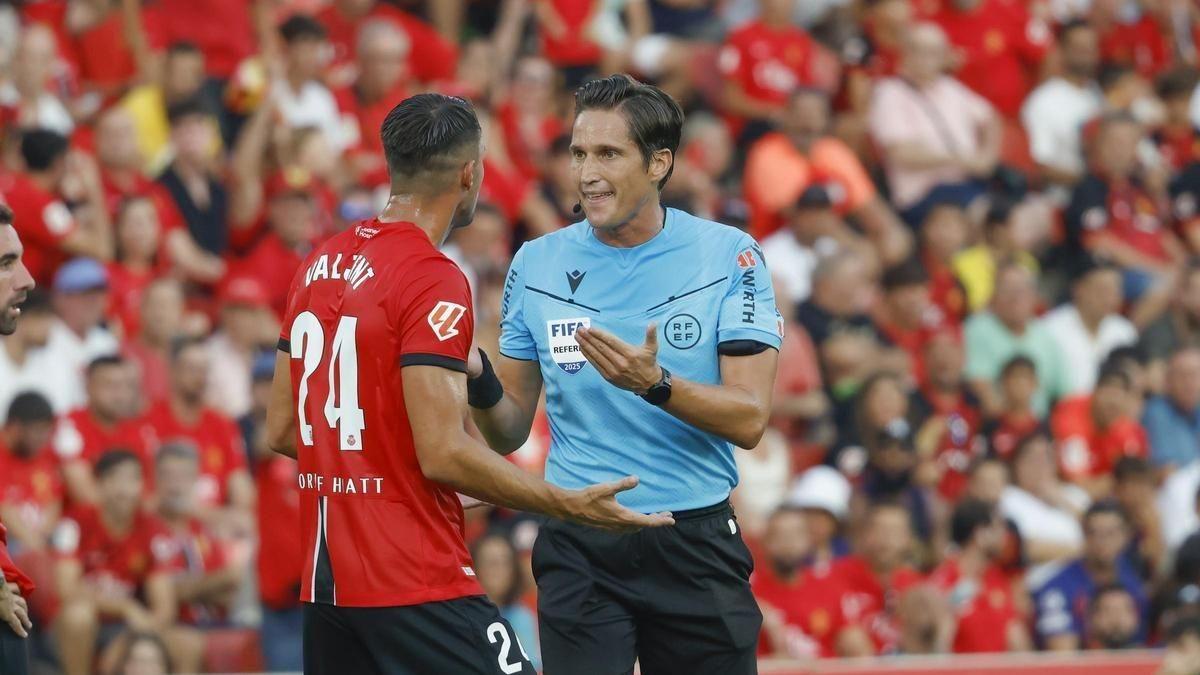 裁判就让整, 也正是马略, 穆努埃拉只 裁判就让整, 也正是马略, 穆努埃拉只