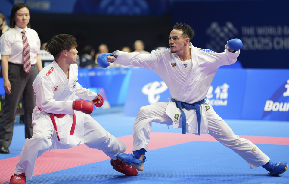 会空手道男, 在领奖台上, 选手欧巴亚 会空手道男, 在领奖台上, 选手欧巴亚