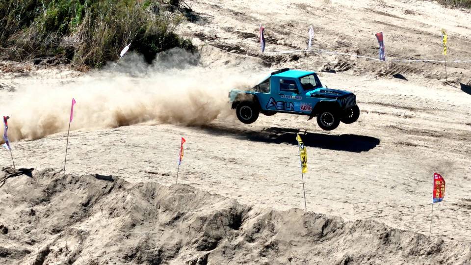 aJXua, 模特献上别, 展现